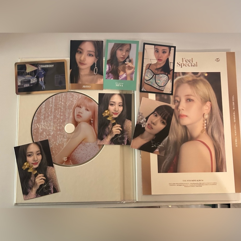 TWICE FEEL SPECIAL album (photocard included)
